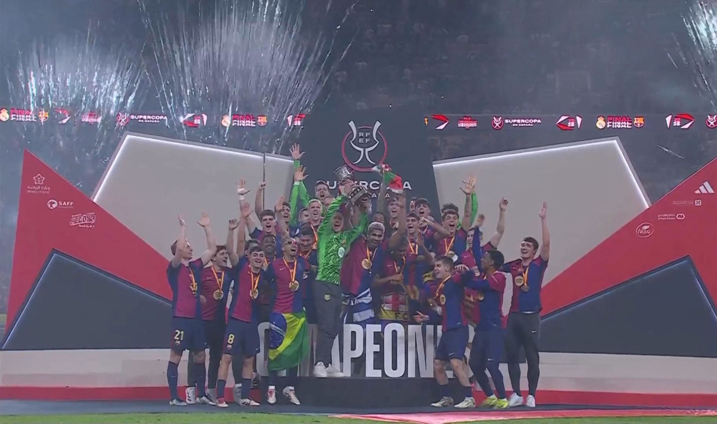 坑完曼联坑热刺，“欧洲黑店”甩卖三人，狂赚1.7亿事了拂衣去