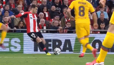 曾凡博外线冲抢篮板 篮下再起抛投得分