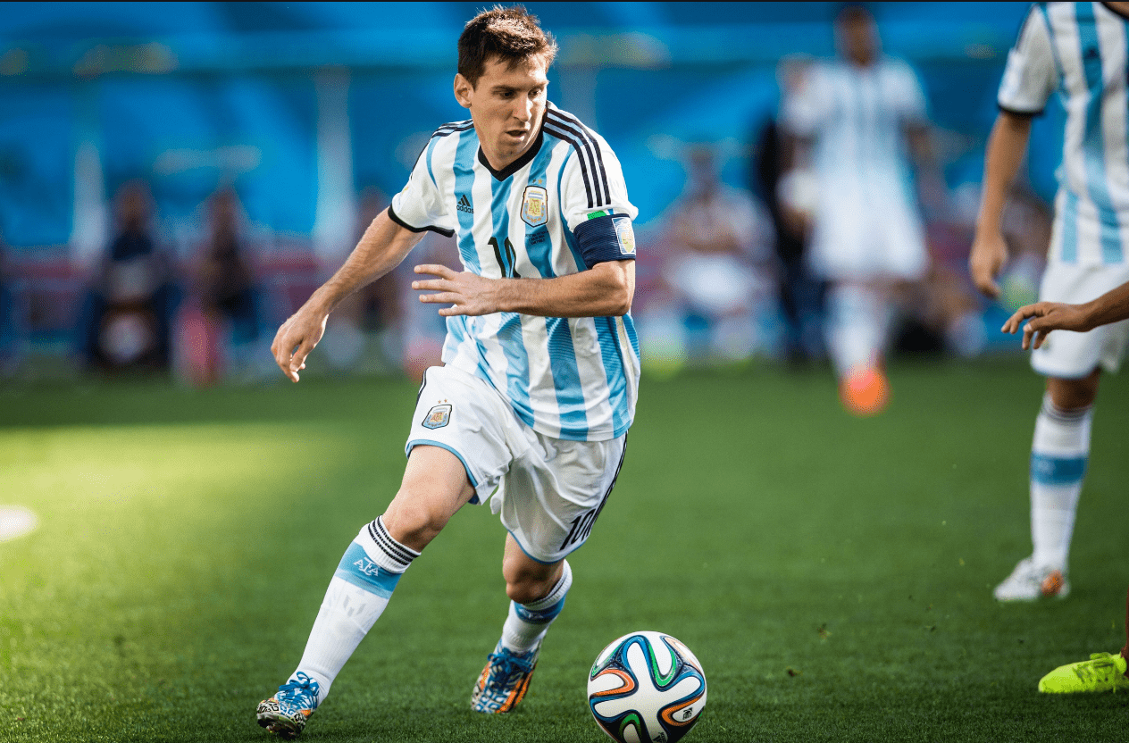 若本轮击败科隆，拜仁将创德甲历史上半程最佳战