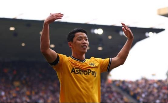 电竞新秀选手签约国内顶级战队