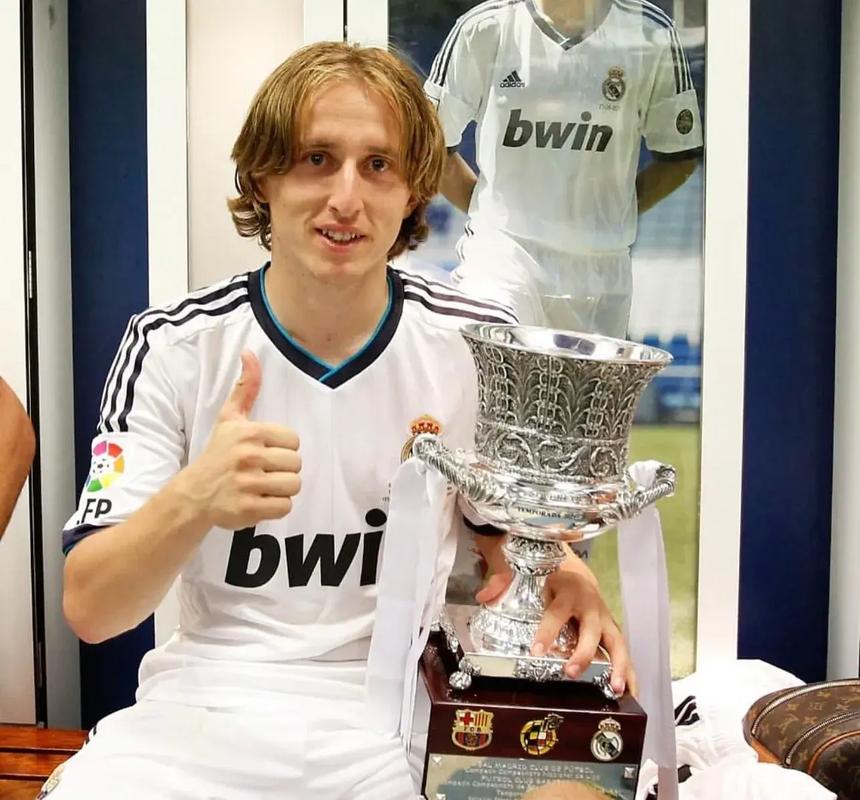 [NBA]杰伦威抢断反击 飞身暴扣点燃全场